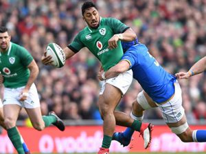 Ireland_centre_Bundee_Aki_against_Italy