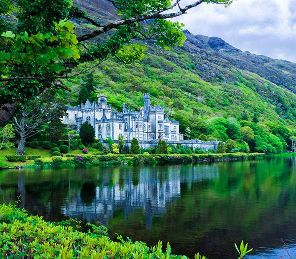 kylemore-abbey-sights-in-ireland